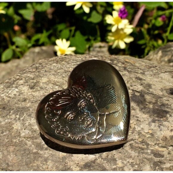 The Variety Club Gold Tone Heart Day 2000 Pin Badge Brooch Child Baby Face - Picture 1 of 7